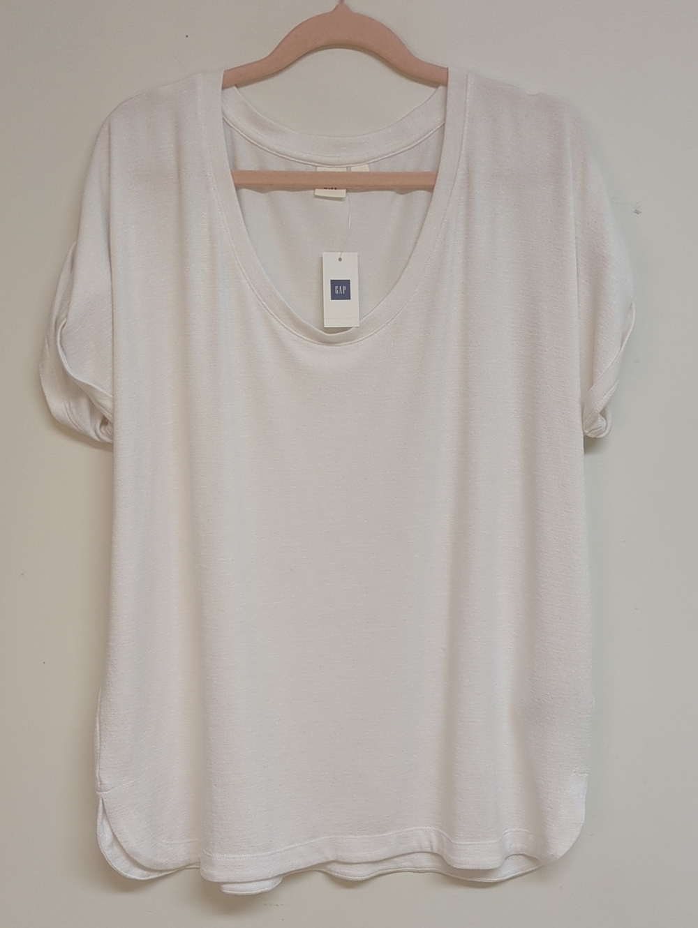 GAP Women's Scoop Neck Short Sleeve Tee in White